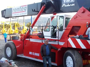 Reach Stacker Milan 45 Toneladas Lado A